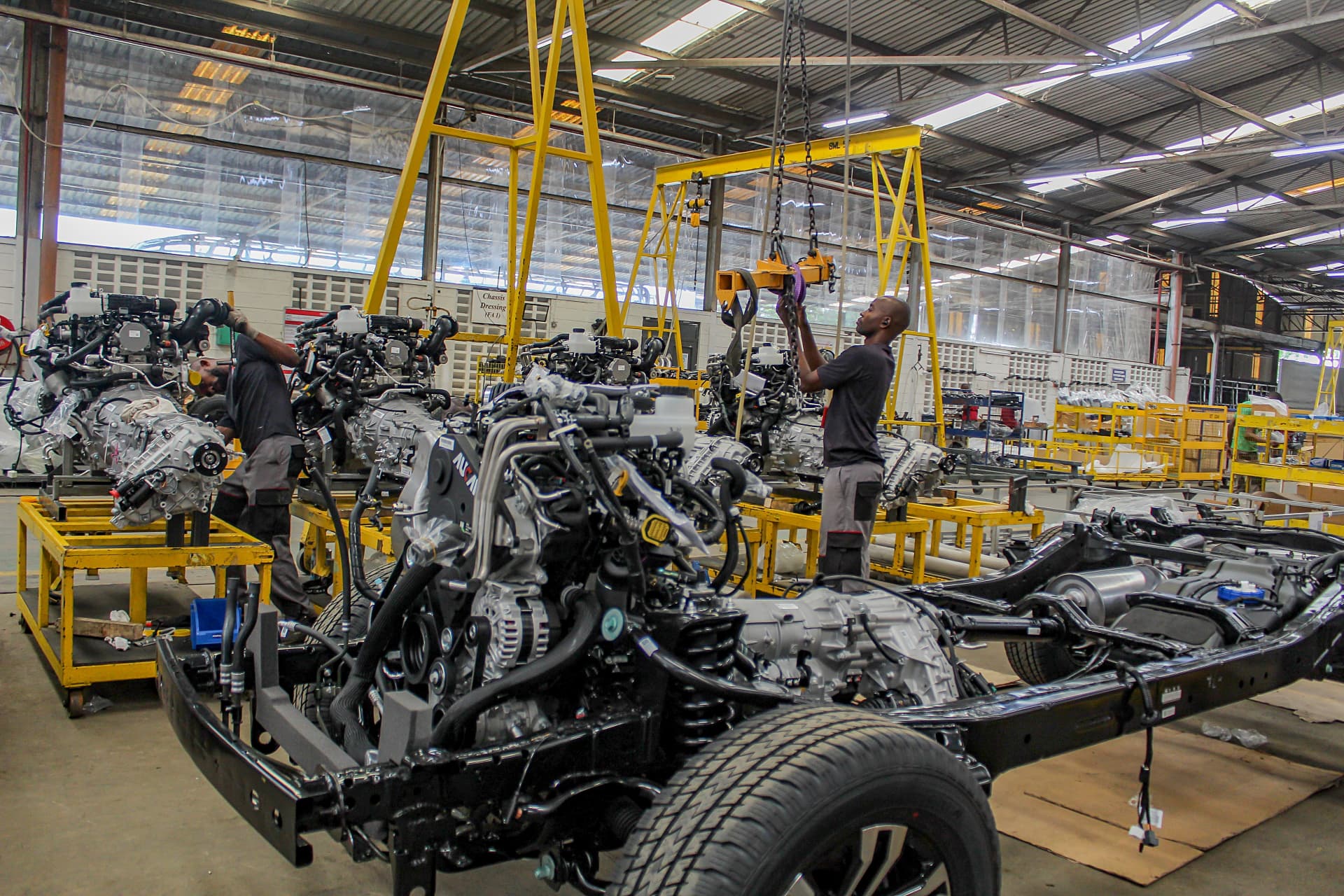 Powertrain installation on the AVA assembly line